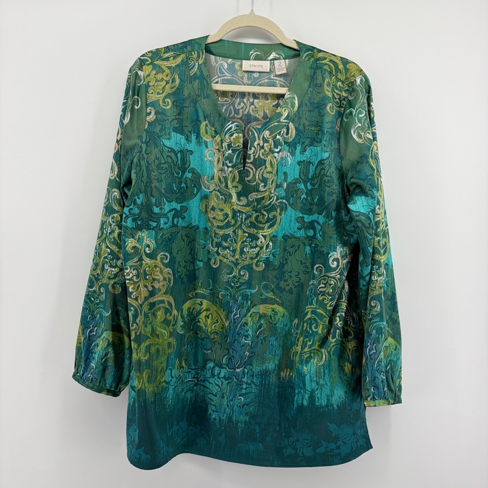 Chicos Green Damask Print Metallic Tunic Blouse Split Neck Top Size 2 / US Large